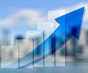 blue arrow displaying growth in front of a bar chart