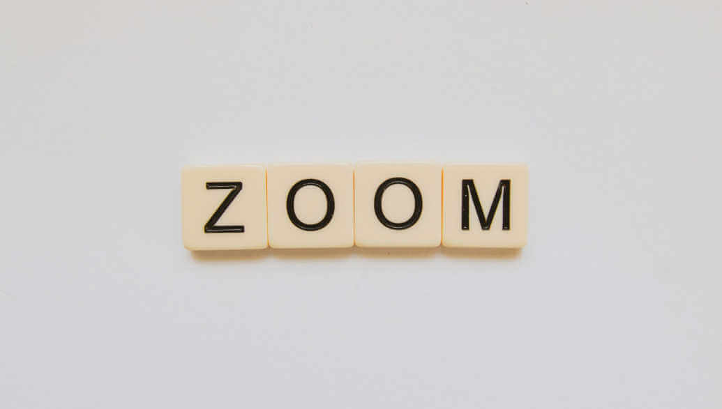 The word zoom is written on a white background.
